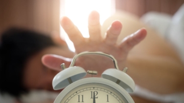 Esto es lo que le pasa a tu cerebro cuando suena el despertador durante una fase profunda del sueño