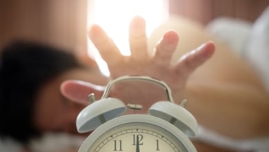 Esto es lo que le pasa a tu cerebro cuando suena el despertador durante una fase profunda del sueño