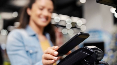 El riesgo oculto de pagar con tarjeta en los supermercados