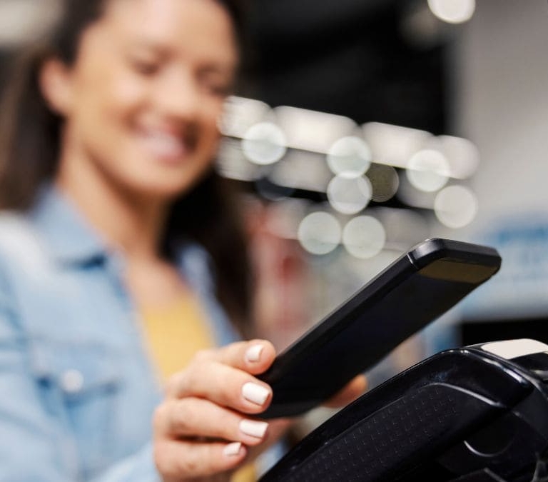 El riesgo oculto de pagar con tarjeta en los supermercados