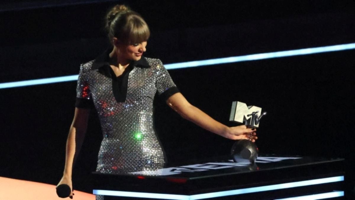 Taylor Swift recogiendo un premio MTV