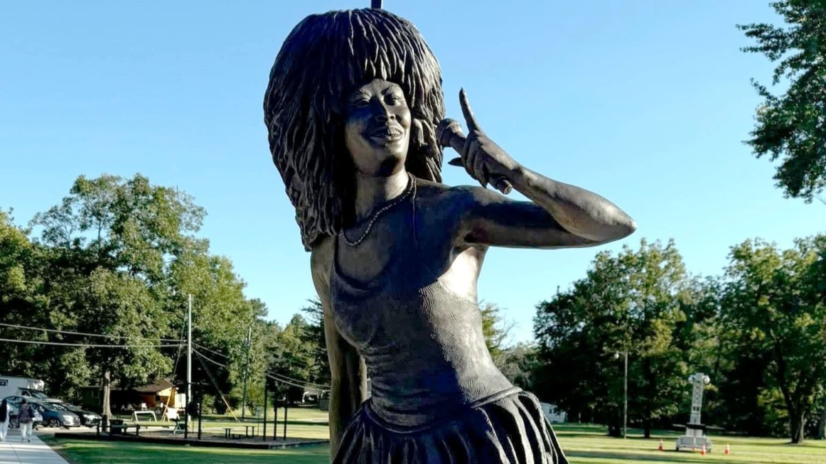 Detalle de la estatua dedicada a Tina Turner en su ciudad natal.