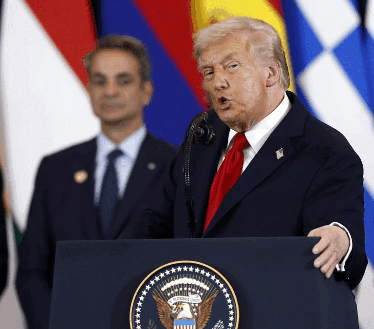 Trump, triunfante y coqueto, critica la foto de 'Time': "Me han borrado el pelo"