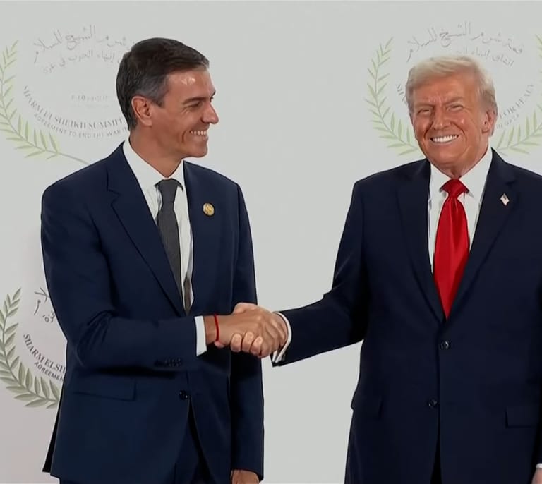 Trump saluda amistoso a Sánchez en Egipto después de sugerir que España sea expulsada de la OTAN