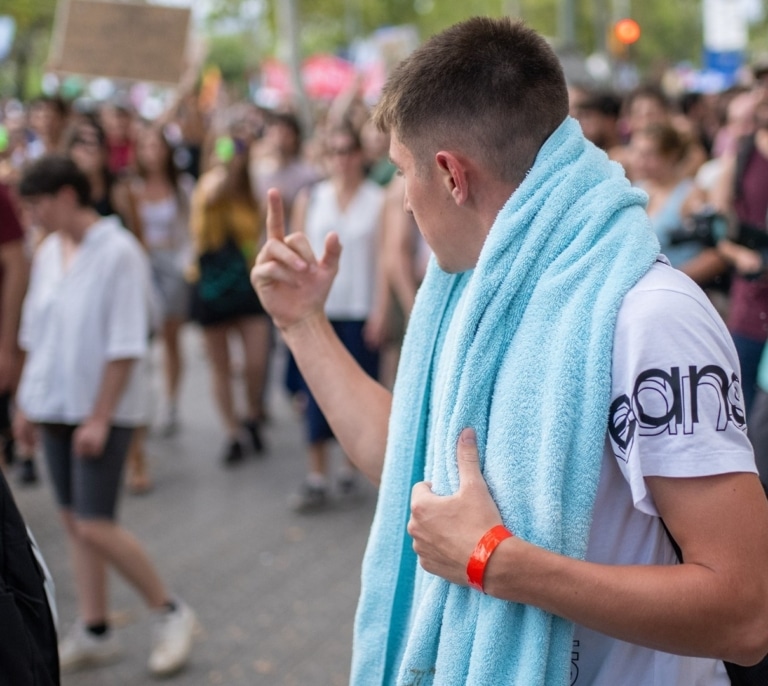 Barcelona contra el 'efecto Magaluf': el Ayuntamiento prohíbe las rutas de alcohol