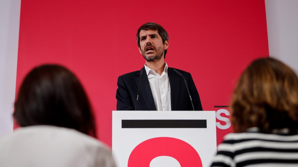 El portavoz estatal de Sumar y ministro de Cultura, Ernest Urtasun, en una rueda de prensa este lunes