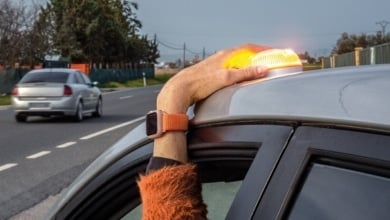 La DGT avisa: a partir de esta fecha tendrás que llevar la baliza V16 en tu coche