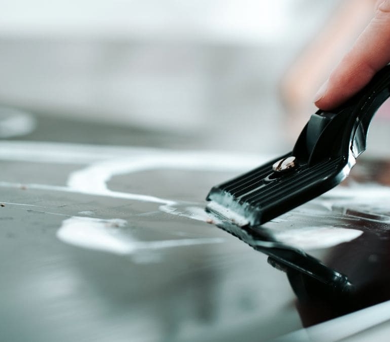 El producto de limpieza para recuperar el brillo de la vitrocerámica quemada