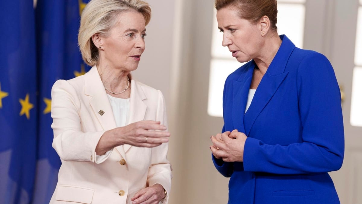 La presidenta de la Comisión Europea, Ursula Von der Leyen, y la primera ministra danesa, Mette Frederiksen, en la cumbre informal de Copenhague