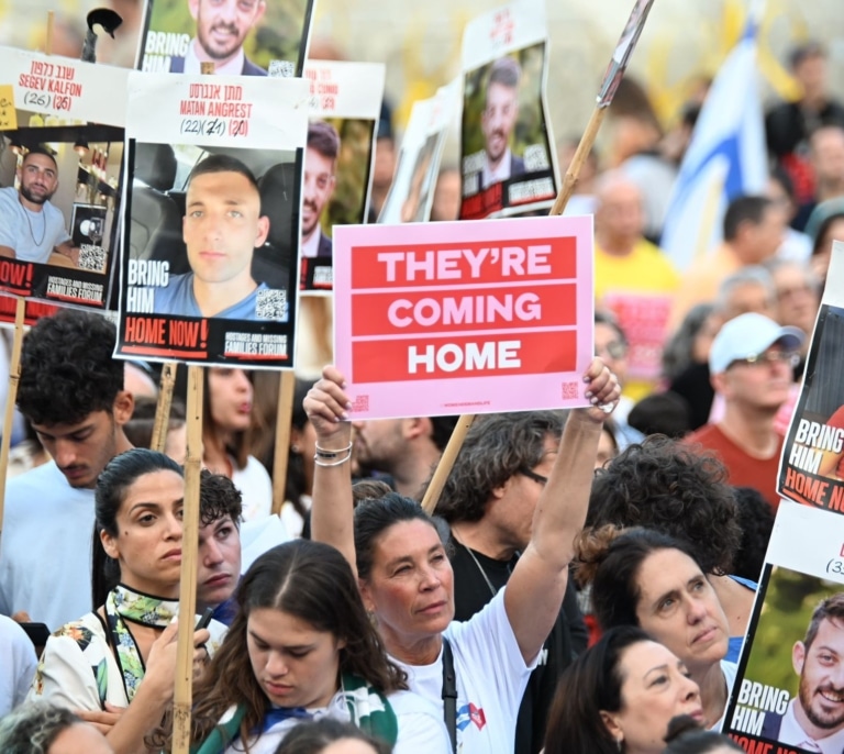 Quiénes son los 20 rehenes que sobrevivieron a 738 días de cautiverio