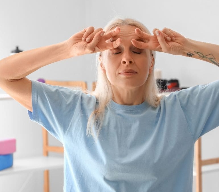 Cómo practicar yoga facial y qué beneficios aporta contra las arrugas