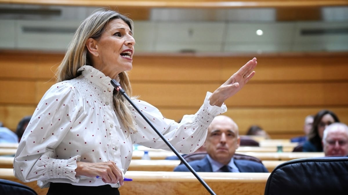 La vicepresidenta segunda y ministra de Trabajo y Economía Social, Yolanda Díaz, interviene durante una sesión de control al Gobierno en la Cámara Alta, este martes