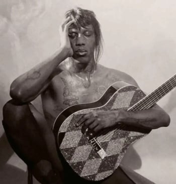 Quién es Yves Tumor, el músico extremo invitado en el 'Berghain' de [...]