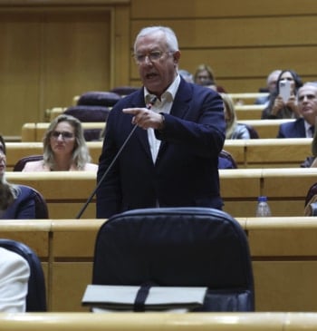 Mónica García critica a Arenas (PP) por vapear en el Senado: “Es [...]