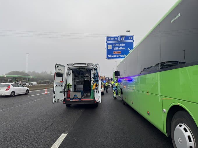 Accidente múltiple en Villalba entre un autobús, un camión y una furgoneta con 24 heridos