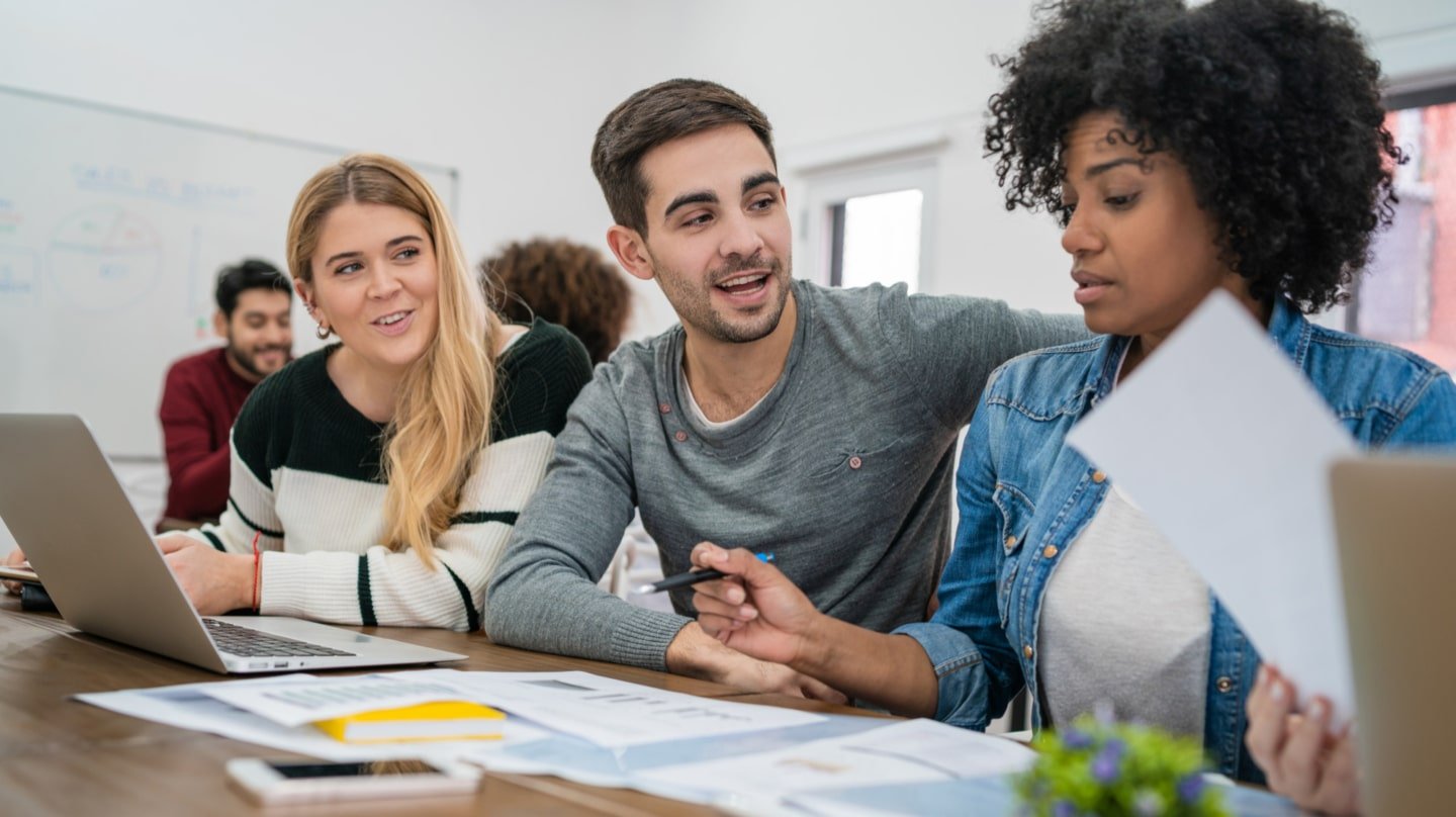 Santander apuesta por democratizar la formación con 8.000 becas para microcredenciales universitarias