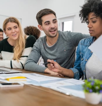 Santander apuesta por democratizar la formación con 8.000 becas para microcredenciales universitarias