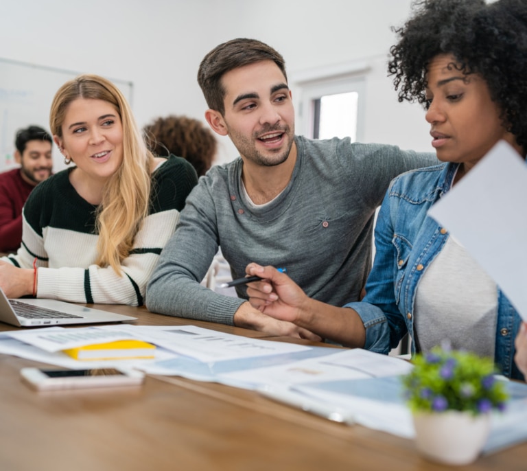 Santander apuesta por democratizar la formación con 8.000 becas para microcredenciales universitarias