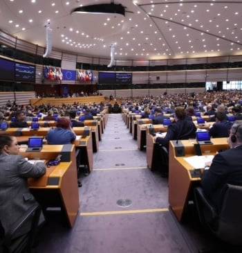 El Parlamento Europeo se rebela contra el nuevo acuerdo de la UE [...]