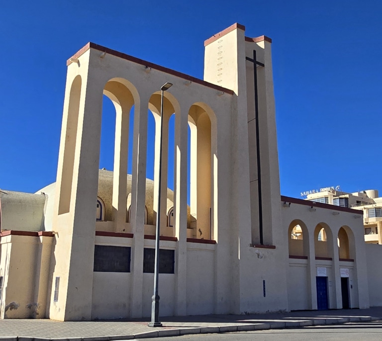 Las fastos de la Marcha Verde 'tapian' la iglesia de Dajla, legado español en el Sáhara ocupado