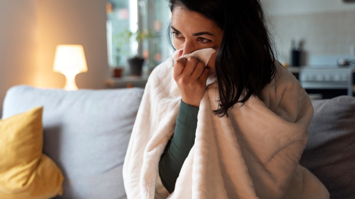 Estos son los alimentos que ayudan a acortar los síntomas del resfriado (y los errores que deberías evitar si estás acatarrado)