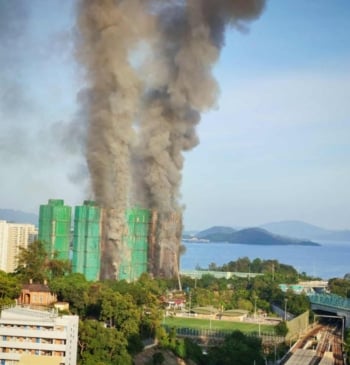 Un incendio en varios edificios de Hong Kong deja 36 muertos y [...]