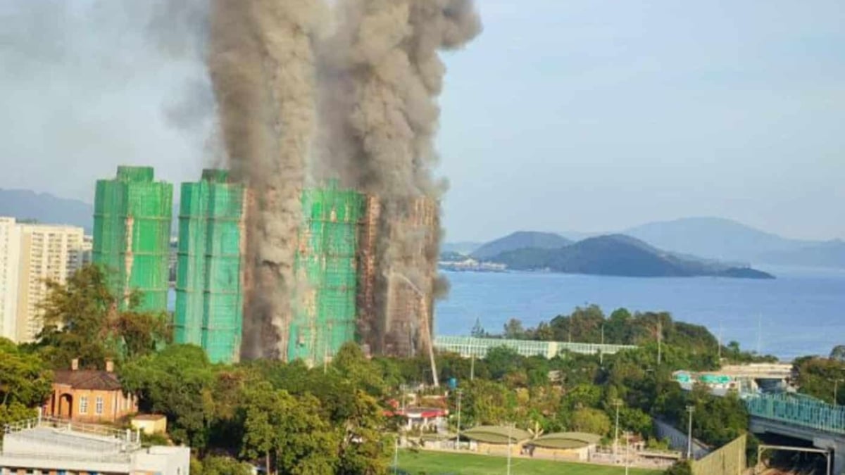Un incendio en varios edificios de Hong Kong deja 55 muertos y 279 desaparecidos