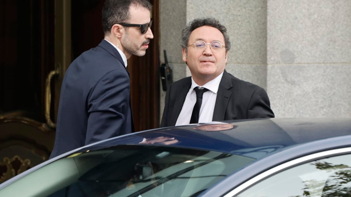 El periodista que desveló el correo clave del novio de Ayuso niega que su fuente fuera García Ortiz