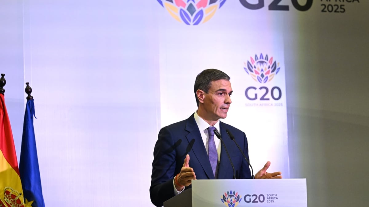 El presidente del Gobierno, Pedro Sánchez, durante su rueda de prensa en Johannesburgo (Sudáfrica), al término de la cumbre del G-20, este 23 de noviembre de 2025.