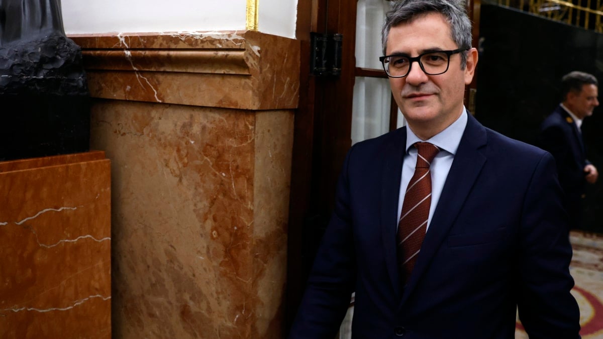 MADRID, 13/11/2025.- El ministro de Justicia, Félix Bolaños en los pasillos de la Cámara Baja donde este jueves tiene lugar el pleno. EFE/Javier Lizón