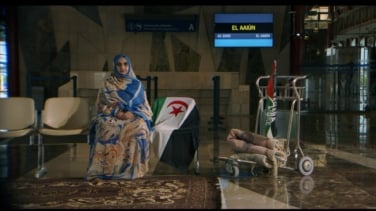 El documental que Zapatero y Moratinos boicotearon y que retrata el pulso de la 'Gandhi saharaui' contra Marruecos y España