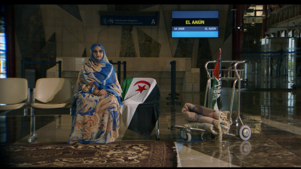 El documental que Zapatero y Moratinos boicotearon y que retrata el pulso de la 'Gandhi saharaui' contra Marruecos y España 