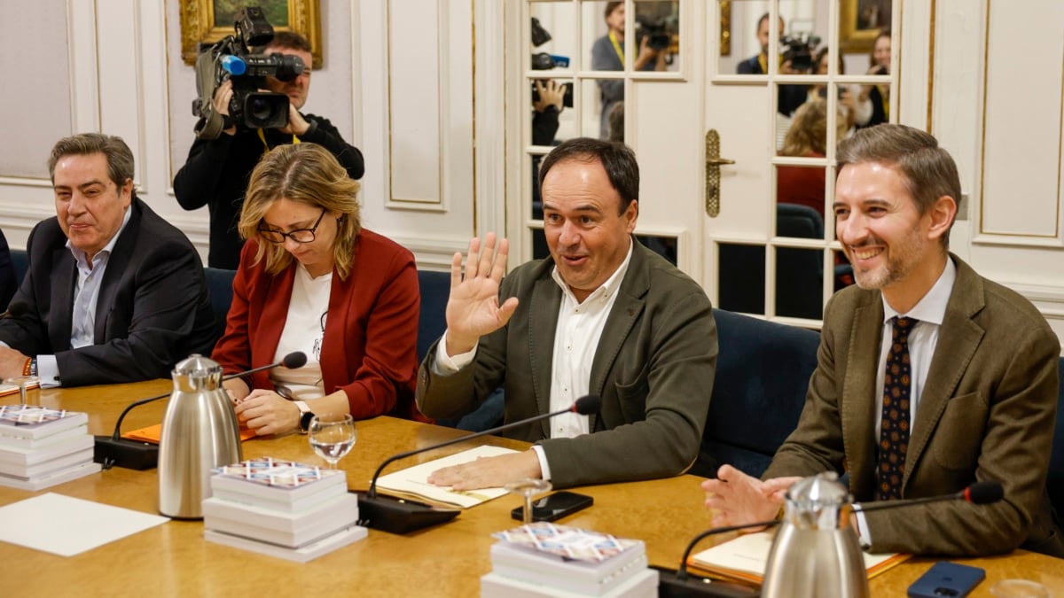 Pérez Llorca afirma que nadie le ha propuesto relevar a Mazón mientras Camps se postula para liderar el PP valenciano