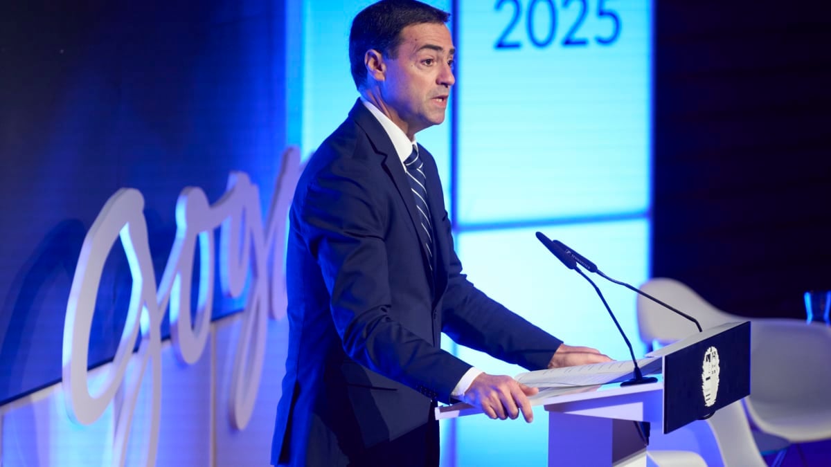 El lehendakari Pradales recuerda a los jóvenes que la violencia "no tiene cabida" y sólo trae "sufrimiento infinito"