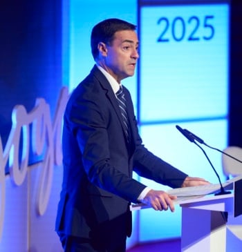 El lehendakari Pradales recuerda a los jóvenes que la violencia "no tiene [...]