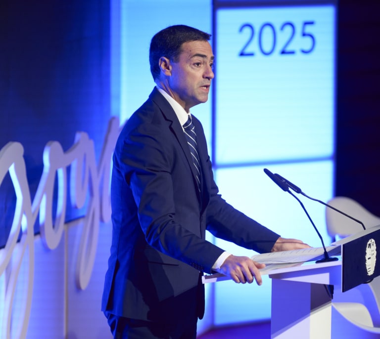 El lehendakari Pradales recuerda a los jóvenes que la violencia "no tiene cabida" y sólo trae "sufrimiento infinito"