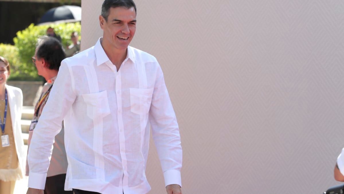 El presidente del Gobierno de España, Pedro Sánchez, llega a la ceremonia de apertura de la IV Cumbre CELAC-UE este domingo, en Santa Marta (Colombia).
