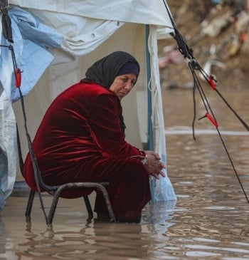 El frío y la lluvia no dan tregua a los supervivientes de [...]