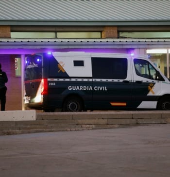 El PSOE trata de amortiguar el doble mazazo de la prisión de [...]