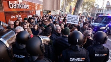 Un detenido en la protesta organizada por Revuelta ante Ferraz