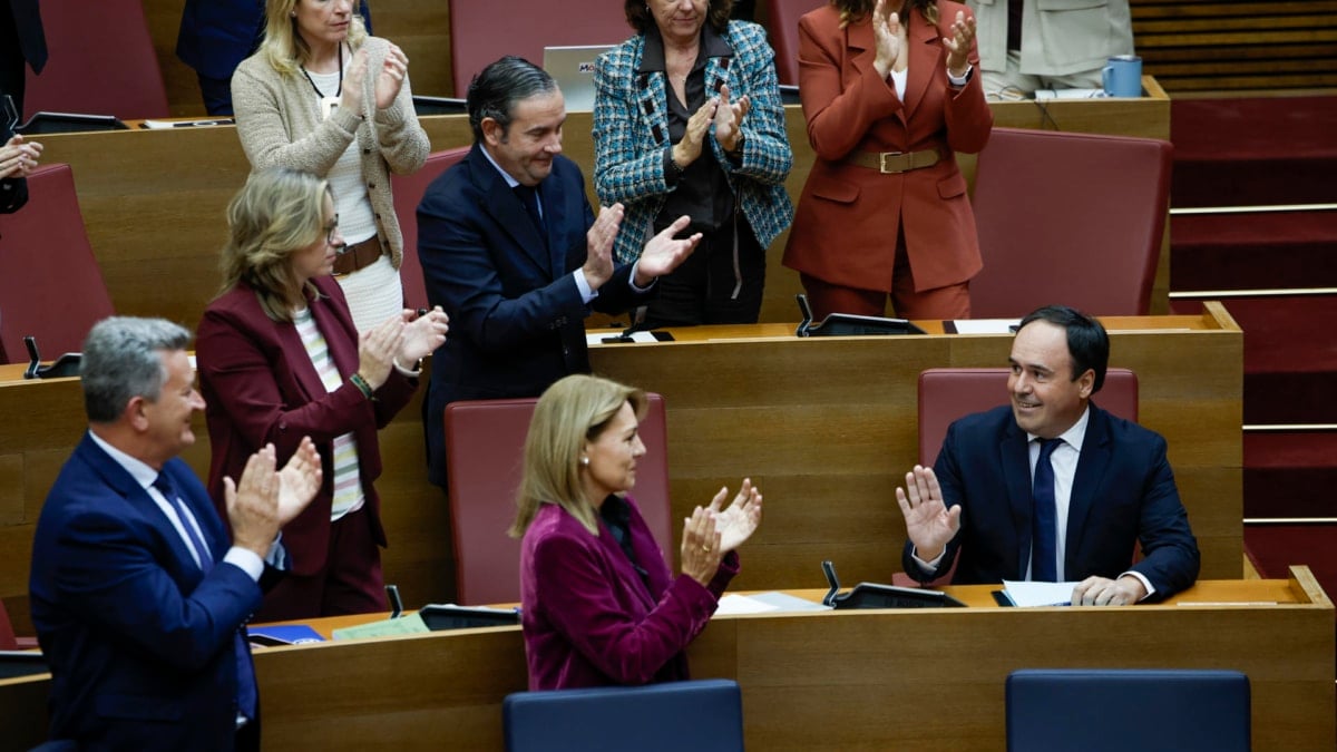 El nuevo president de la Generalitat valenciana, Juanfran Pérez Llorca, durante la sesión de investidura de este jueves en el que logró el apoyo de Vox
