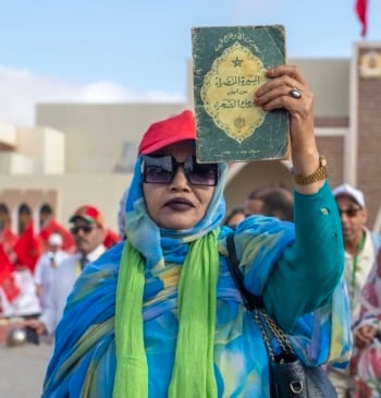 La propaganda marroquí celebra la Marcha Verde mientras Mohamed VI comienza vacaciones [...]