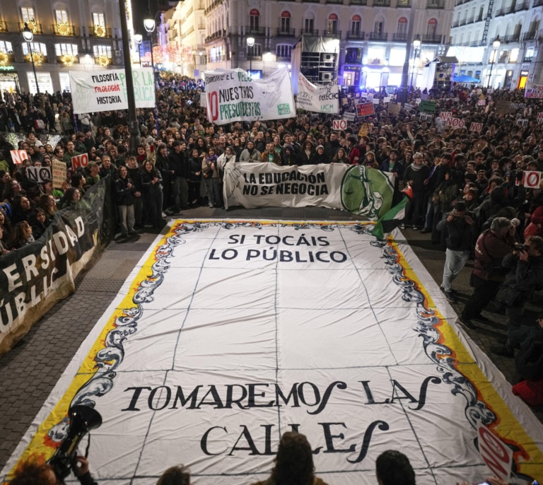 Más de 6.000 personas salen a la calle en Madrid  en defensa de la universidad pública