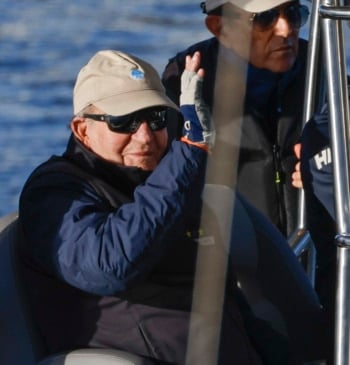 Las fotos del rey Juan Carlos navegando en Sanxenxo tras el percance [...]