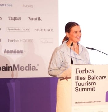Prohens apunta al turismo regenerativo como la clave de la competitividad y [...]