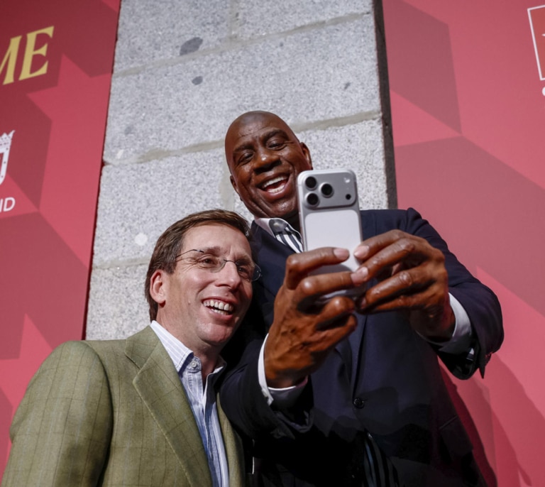 Ayuso no está recuperada de la "indisposición" y se ausenta del acto de bienvenida de la NFL a Madrid