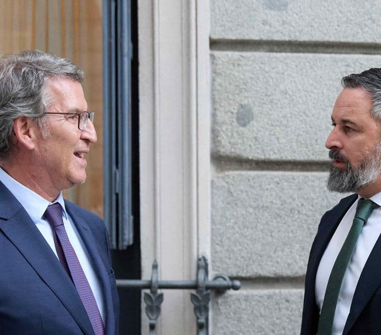 Feijóo y Abascal ya han hablado para acordar el sustituto de Mazón