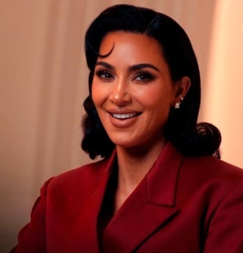Kim Kardashian será, tarde o temprano, abogada; de momento interpreta a una [...]