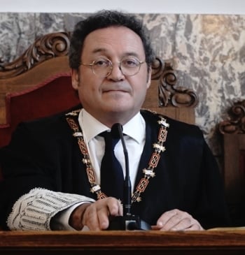 El fiscal general presenta su renuncia