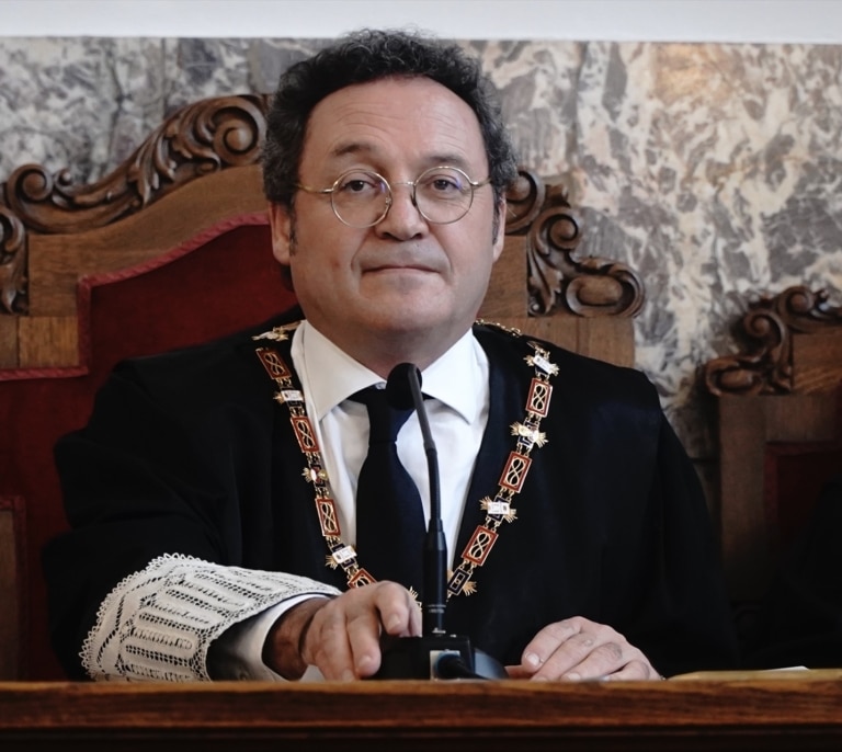 El fiscal general presenta su renuncia